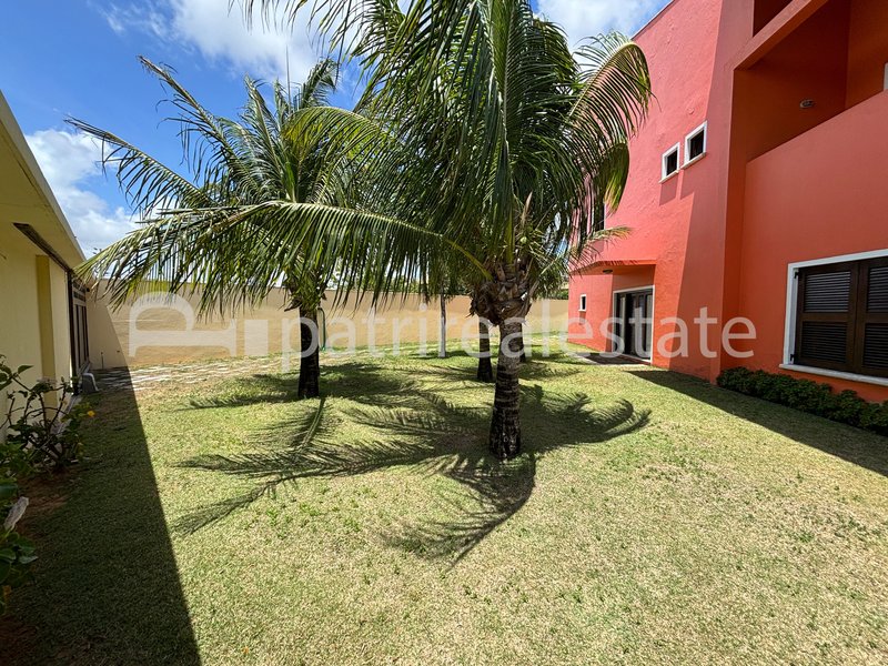 Casa com 582 m² em terreno de 1160 m² 6 quartos 7 wc 12 Vagas. De Lourdes - Fortaleza - CE Rua Professor Mozart Solon Fortaleza - 
