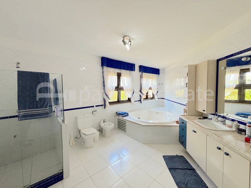 Casa com 582 m² em terreno de 1160 m² 6 quartos 7 wc 12 Vagas. De Lourdes - Fortaleza - CE Rua Professor Mozart Solon Fortaleza - 