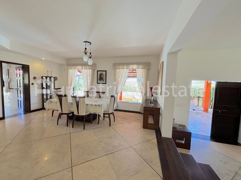 Casa com 582 m² em terreno de 1160 m² 6 quartos 7 wc 12 Vagas. De Lourdes - Fortaleza - CE Rua Professor Mozart Solon Fortaleza - 