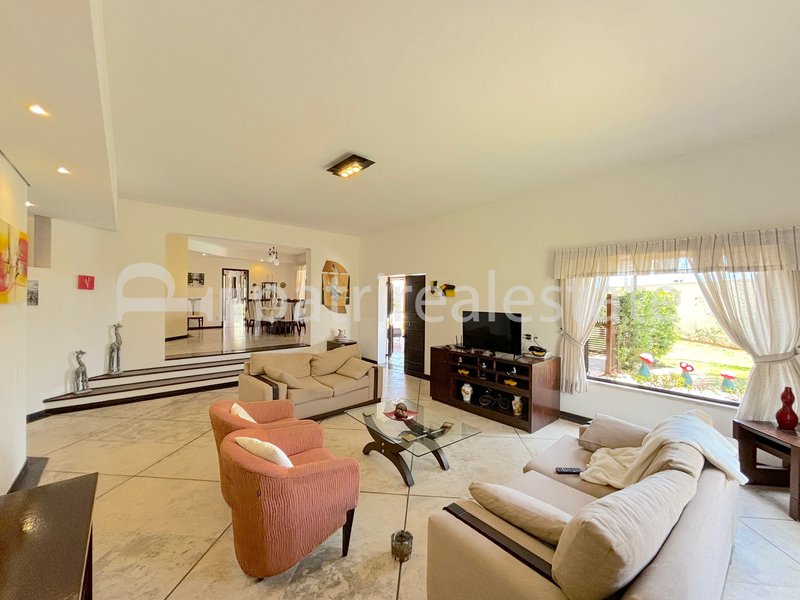 Casa com 582 m² em terreno de 1160 m² 6 quartos 7 wc 12 Vagas. De Lourdes - Fortaleza - CE Rua Professor Mozart Solon Fortaleza - 