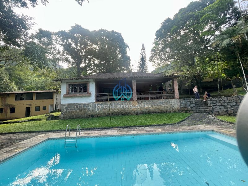 Baixou o preço - propriedade rara e exclusiva com cachoeira privada, área total 3.780 m2 Estrada dos Italianos Guapimirim - 