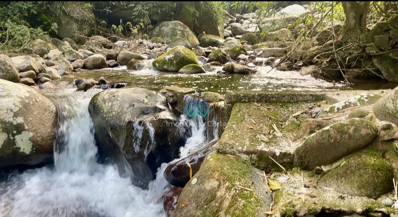 Baixou o preço - propriedade rara e exclusiva com cachoeira privada, área total 3.780 m2 Estrada dos Italianos Guapimirim - 
