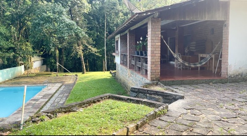 Baixou o preço - propriedade rara e exclusiva com cachoeira privada, área total 3.780 m2 Estrada dos Italianos Guapimirim - 