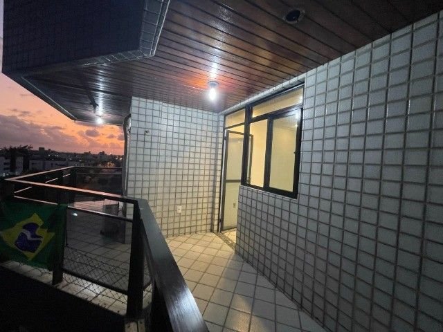 Apartamento de 3 Quartos a 200 mts da Praia do Bessa, Varandão.1 Suite, 1 Vaga de Garagem  João Pessoa - 