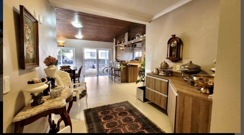 R$ 2.870.000 - FANTÁSTICA CASA - 310M² - 4 DORM - 2 SUÍTES - 2 VAGAS Rua Guilherme Osvar Bauer Canela - 
