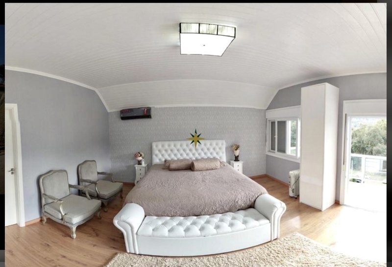 R$ 2.870.000 - FANTÁSTICA CASA - 310M² - 4 DORM - 2 SUÍTES - 2 VAGAS Rua Guilherme Osvar Bauer Canela - 