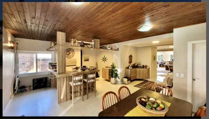 R$ 2.870.000 - FANTÁSTICA CASA - 310M² - 4 DORM - 2 SUÍTES - 2 VAGAS Rua Guilherme Osvar Bauer Canela - 