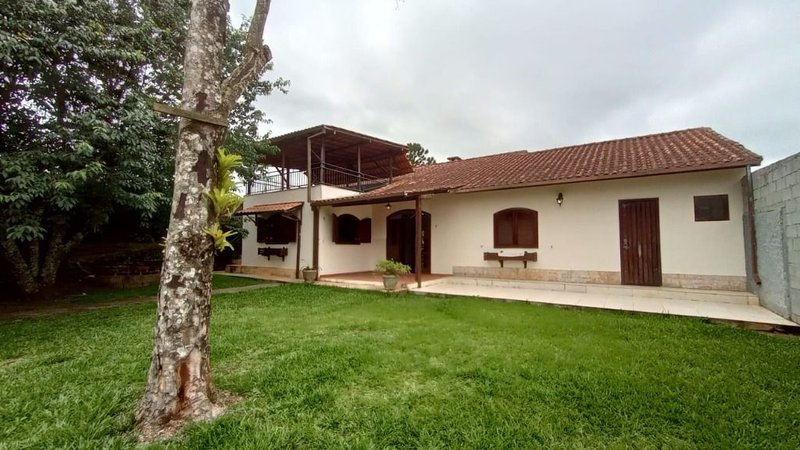 Casa com 3 dormitórios à venda, 180 m² por R$ 1.100.000 - Parque Santa Elisa - Nova Fribur Rua Monerat Nova Friburgo - 