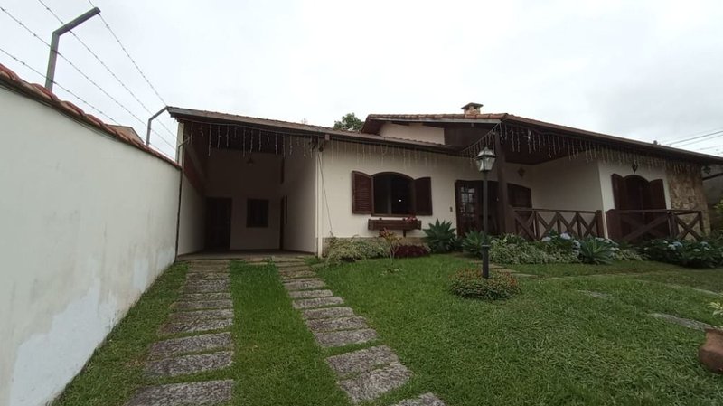 Casa com 3 dormitórios à venda, 180 m² por R$ 1.100.000 - Parque Santa Elisa - Nova Fribur Rua Monerat Nova Friburgo - 