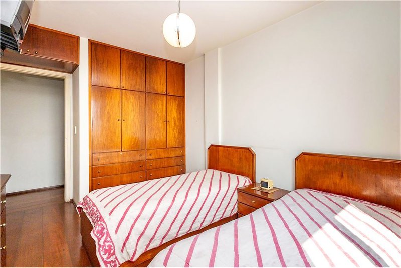 Apartamento com 3 dormitórios 121m² Jurema São Paulo - 