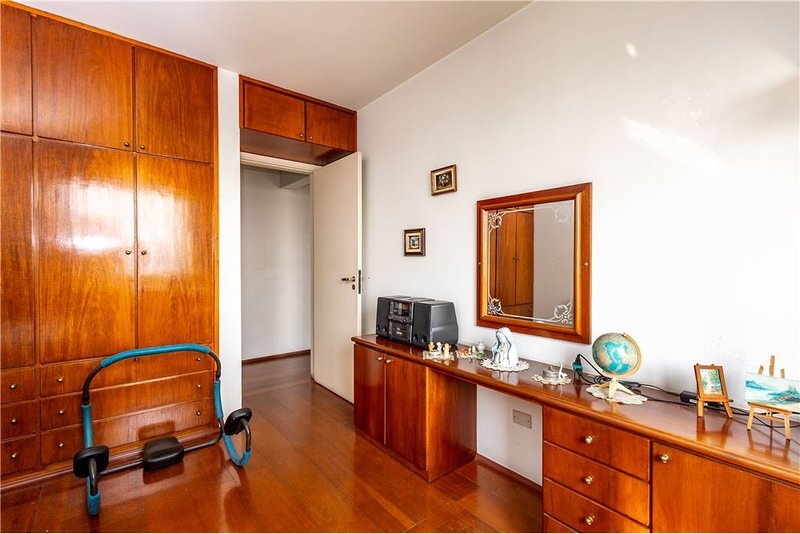 Apartamento com 3 dormitórios 121m² Jurema São Paulo - 