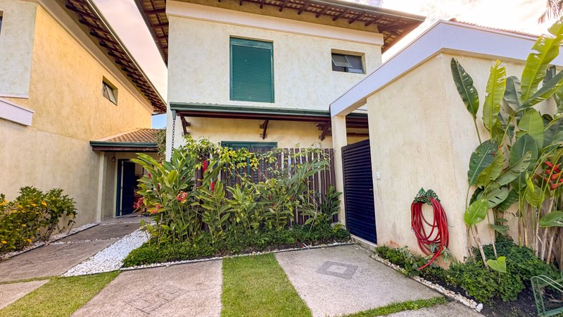 Casa em Condomínio entre Praia da Baleia e Barra do Sahy - LOCAÇÕES  São Sebastião - 