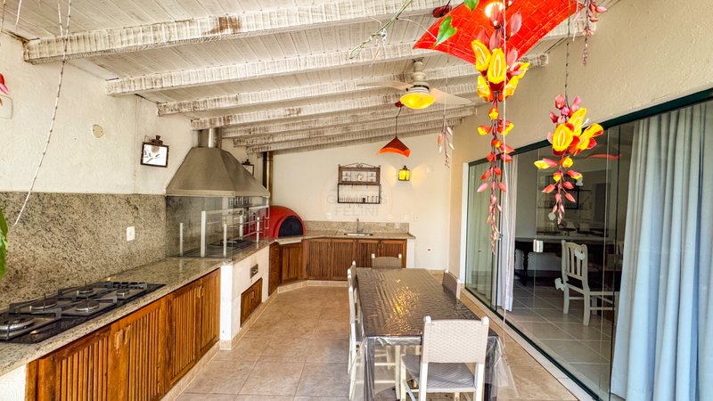 Casa em Condomínio entre Praia da Baleia e Barra do Sahy - LOCAÇÕES  São Sebastião - 