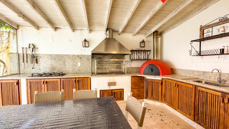 Casa em Condomínio entre Praia da Baleia e Barra do Sahy - LOCAÇÕES  São Sebastião - 