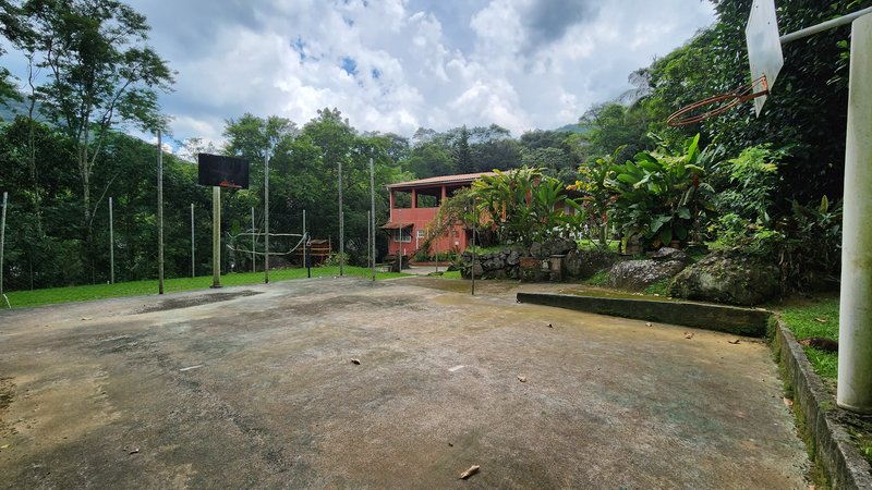 Sítio com 5.000 m², casa duplex e cachoeira passando na divisa do imóvel! Estrada da Barreira Guapimirim - 