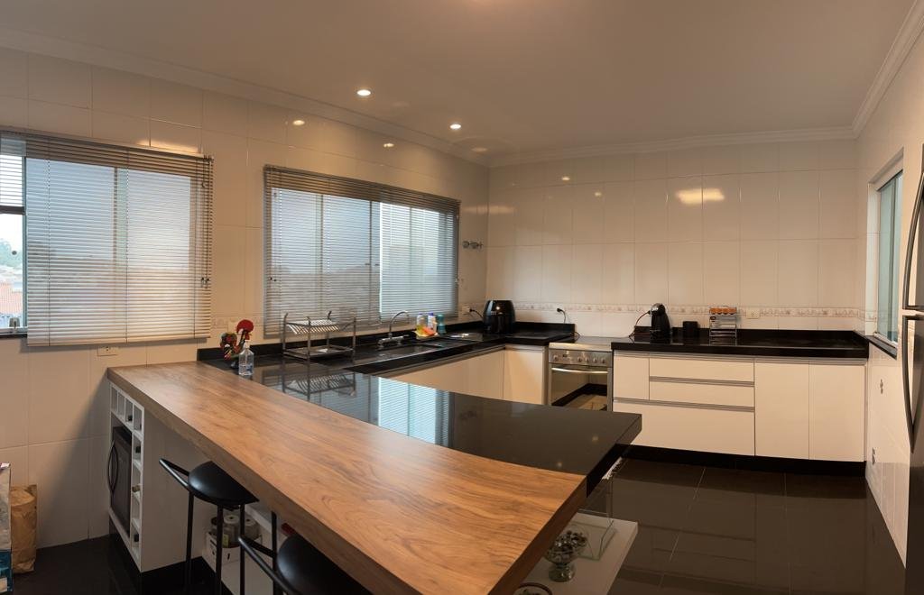 Casa à venda com 3 quartos, 282m² - Foto 2