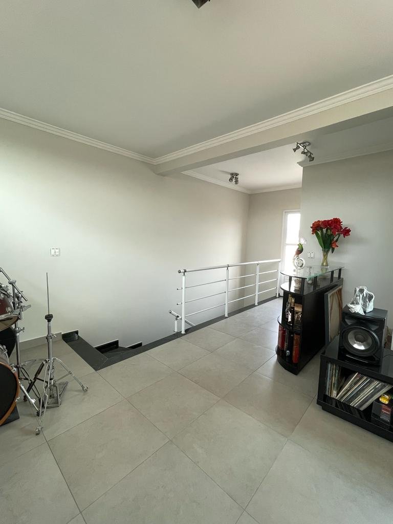 Casa à venda com 3 quartos, 282m² - Foto 11