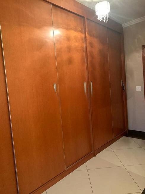Casa à venda com 3 quartos, 282m² - Foto 9
