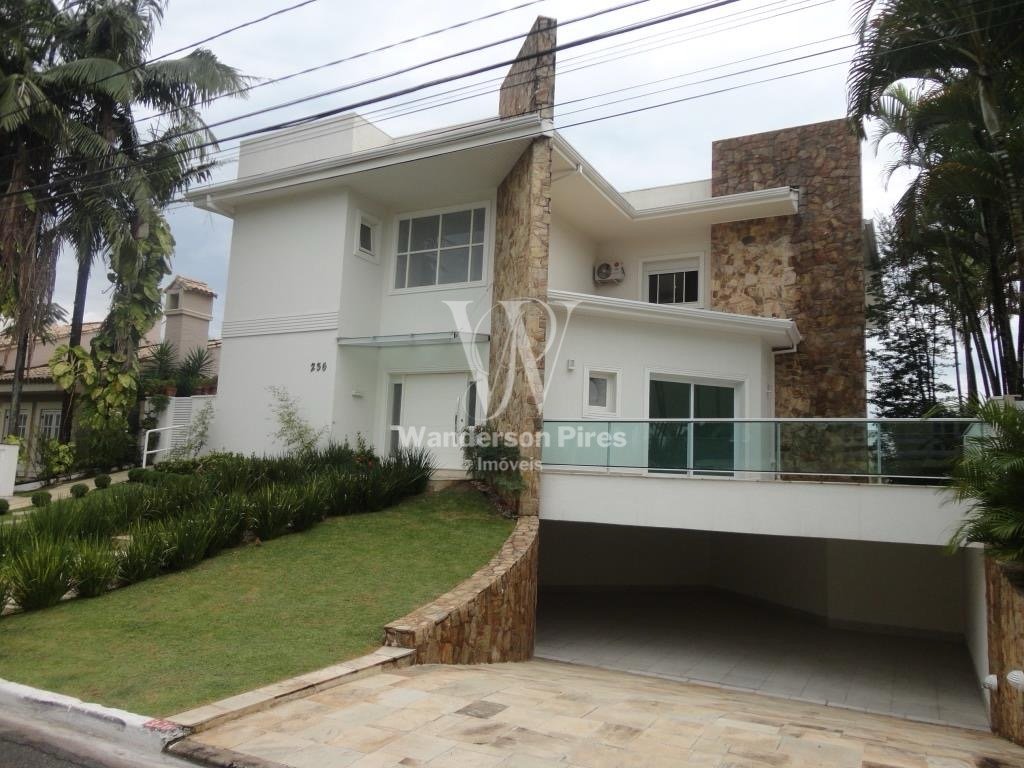 Casa para alugar com 4 quartos, 540m² - Foto 1