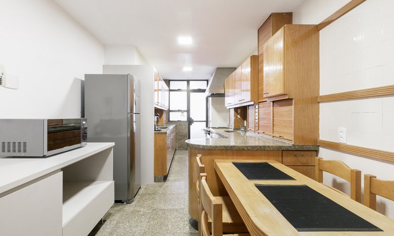 Apartamento de 220m², 3 quartos em Lagoa Avenida Epitácio Pessoa Rio de Janeiro - 