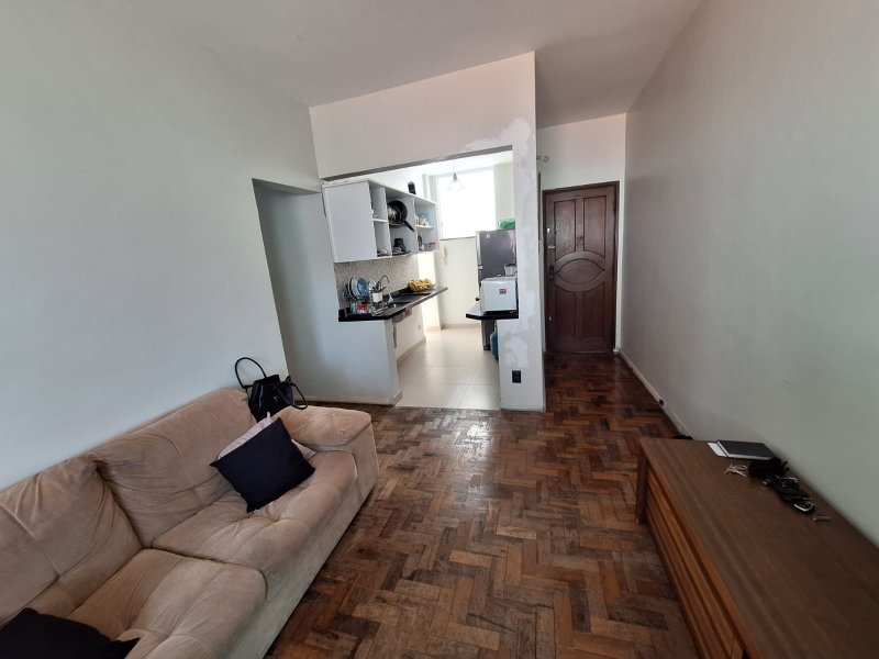 APARTAMENTO AMPLO 2 QUARTOS REFORMADO DEPENDÊNCIA À VENDA NA BARRA! Rua Tenente Pires Ferreira Salvador - 