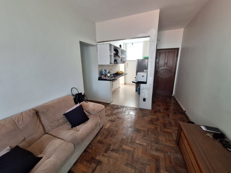 APARTAMENTO AMPLO 2 QUARTOS REFORMADO DEPENDÊNCIA À VENDA NA BARRA! Rua Tenente Pires Ferreira Salvador - 