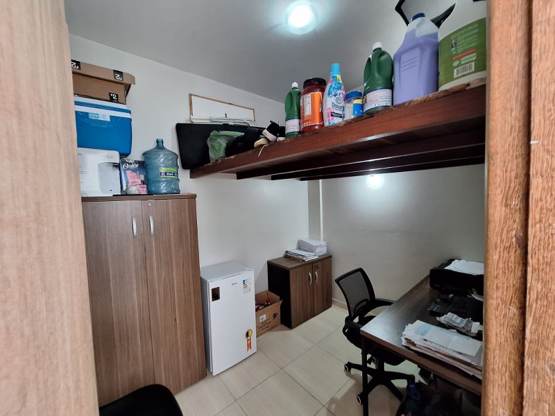 APARTAMENTO AMPLO 2 QUARTOS REFORMADO DEPENDÊNCIA À VENDA NA BARRA! Rua Tenente Pires Ferreira Salvador - 