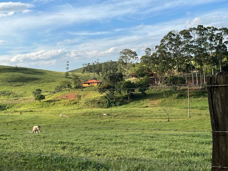 FAZENDA COM 102 ALQUEIRES NA REGIÃO DE PINDAMONHANGABA/SÃO PAULO - Pindamonhangaba - 