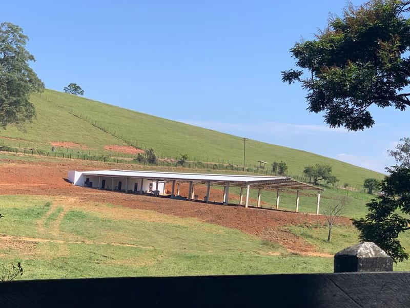 FAZENDA COM 102 ALQUEIRES NA REGIÃO DE PINDAMONHANGABA/SÃO PAULO - Pindamonhangaba - 