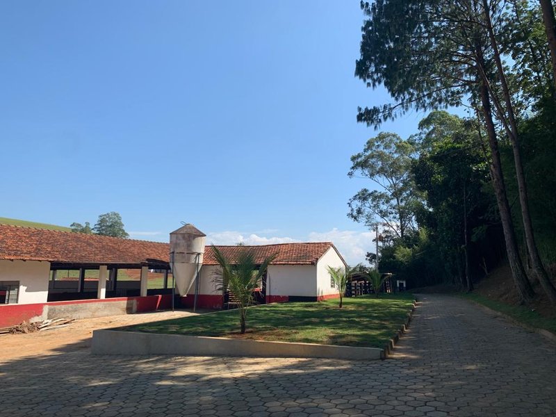 FAZENDA COM 102 ALQUEIRES NA REGIÃO DE PINDAMONHANGABA/SÃO PAULO - Pindamonhangaba - 
