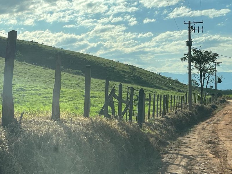 FAZENDA COM 102 ALQUEIRES NA REGIÃO DE PINDAMONHANGABA/SÃO PAULO - Pindamonhangaba - 
