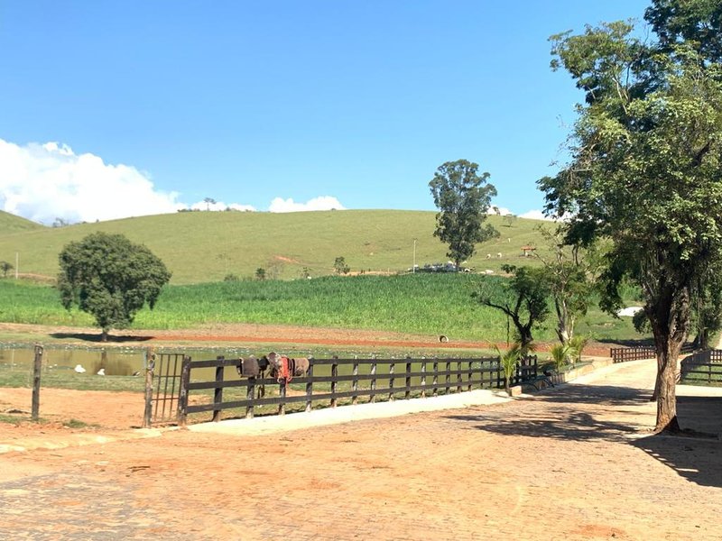 FAZENDA COM 102 ALQUEIRES NA REGIÃO DE PINDAMONHANGABA/SÃO PAULO - Pindamonhangaba - 