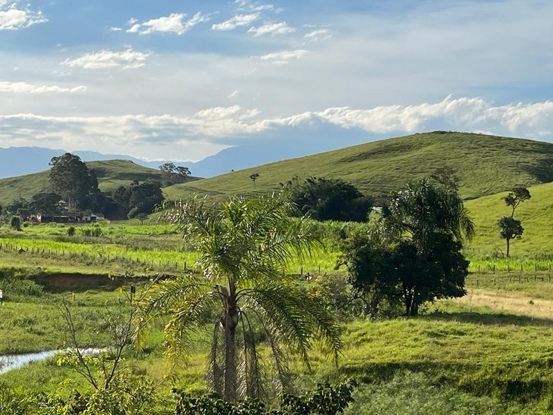 FAZENDA COM 102 ALQUEIRES NA REGIÃO DE PINDAMONHANGABA/SÃO PAULO - Pindamonhangaba - 