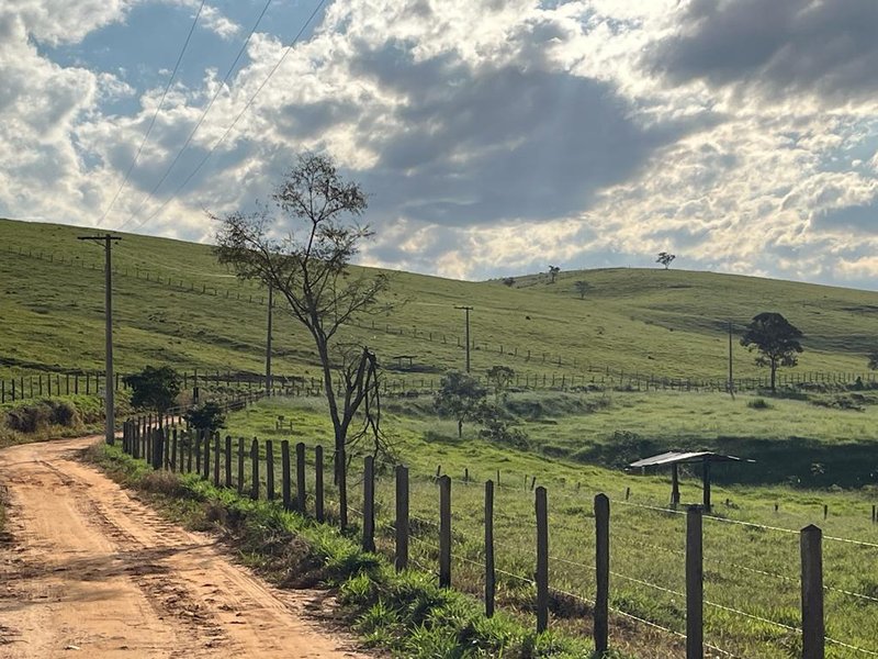 FAZENDA COM 102 ALQUEIRES NA REGIÃO DE PINDAMONHANGABA/SÃO PAULO - Pindamonhangaba - 