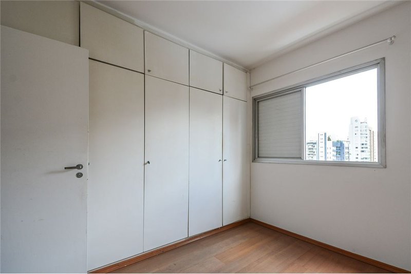 Apartamento em Moema com 2 dormitórios 63m² dos Arapanés São Paulo - 