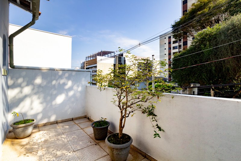 Casa em Pinheiros com 2 dormitórios 140m² Capote Valente São Paulo - 