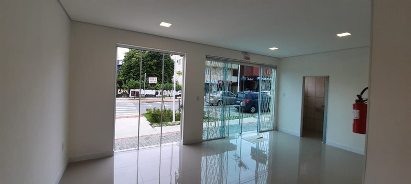 Sala Comercial no Centro de Piçarras Avenida Getúlio Vargas Balneário Piçarras - 