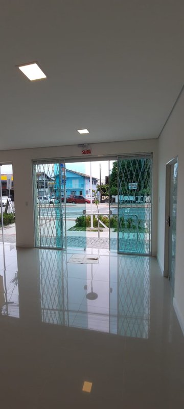 Sala Comercial no Centro de Piçarras Avenida Getúlio Vargas Balneário Piçarras - 