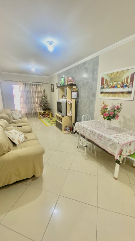 CASA COM 2 DORMITÓRIOS NO BAIRRO RIO BRANCO - Brusque - 