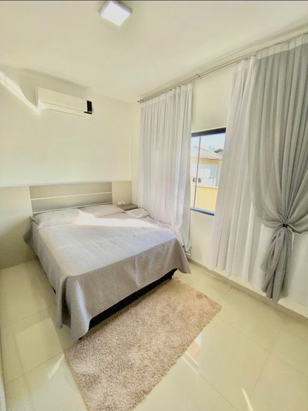 LINDA CASA COM 3 DORMITÓRIOS NO JARDIM AZALÉIA - Brusque - 