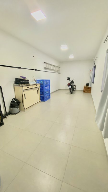 LINDA CASA COM 3 DORMITÓRIOS NO JARDIM AZALÉIA - Brusque - 