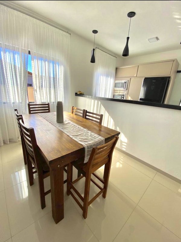 LINDA CASA COM 3 DORMITÓRIOS NO JARDIM AZALÉIA - Brusque - 