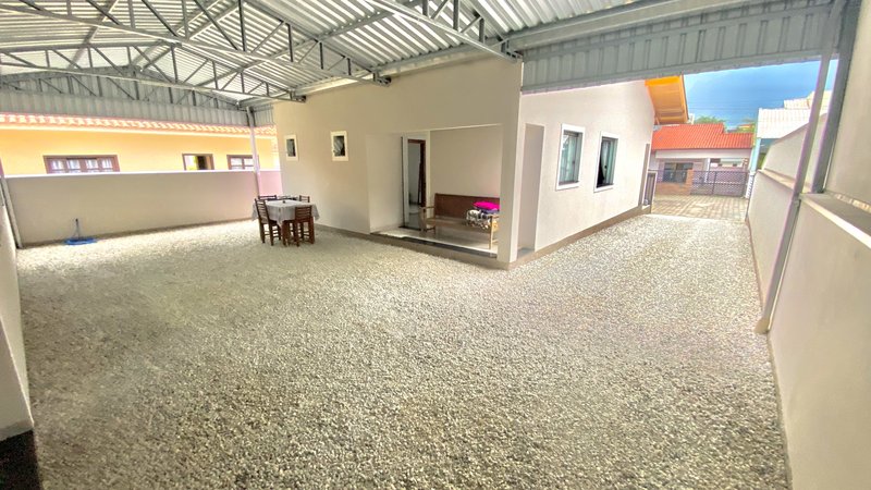 LINDA CASA COM 3 DORMITÓRIOS NO JARDIM AZALÉIA - Brusque - 