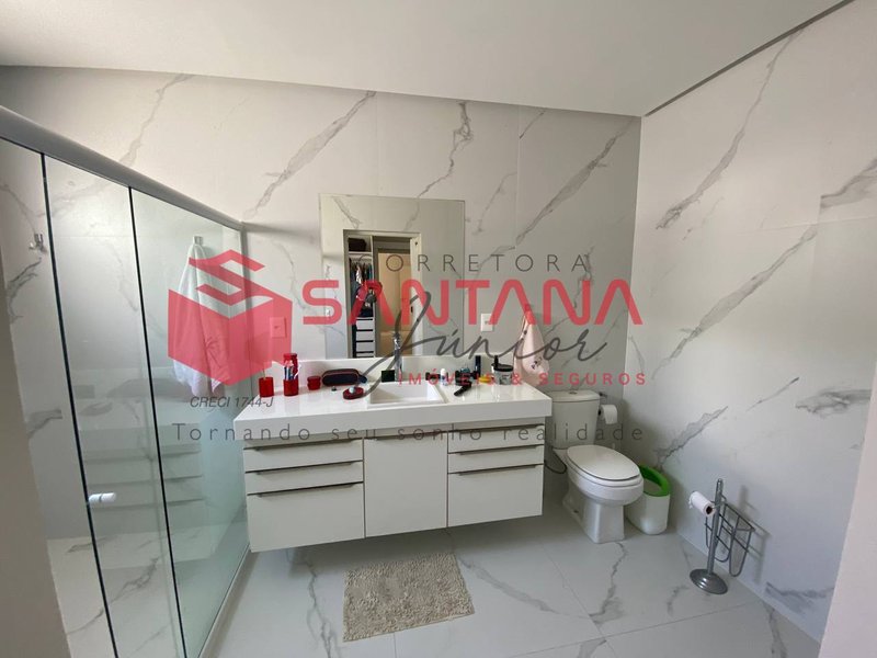 Casa com 4 suítes na Priscila Dutra. (INDISPONÍVEL) Rua Priscila B Dutra Lauro de Freitas - 
