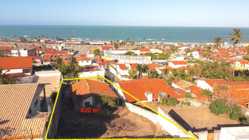 Terreno Vista Mar com 820 m² Documentação perfeita! R$ 400.000 Prainha centro - Aquiraz CE Rua da Igreja S/Nº  Aquiraz - 