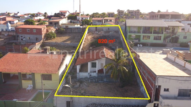 Terreno Vista Mar com 820 m² Documentação perfeita! R$ 400.000 Prainha centro - Aquiraz CE Rua da Igreja S/Nº  Aquiraz - 