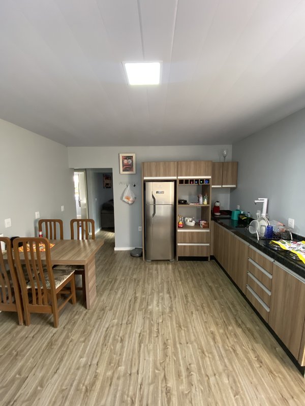CASA COM 1 SUÍTE MAIS 2 DORMITÓRIOS COM PISCINA,  NO BAIRRO BATEAS - Brusque - 
