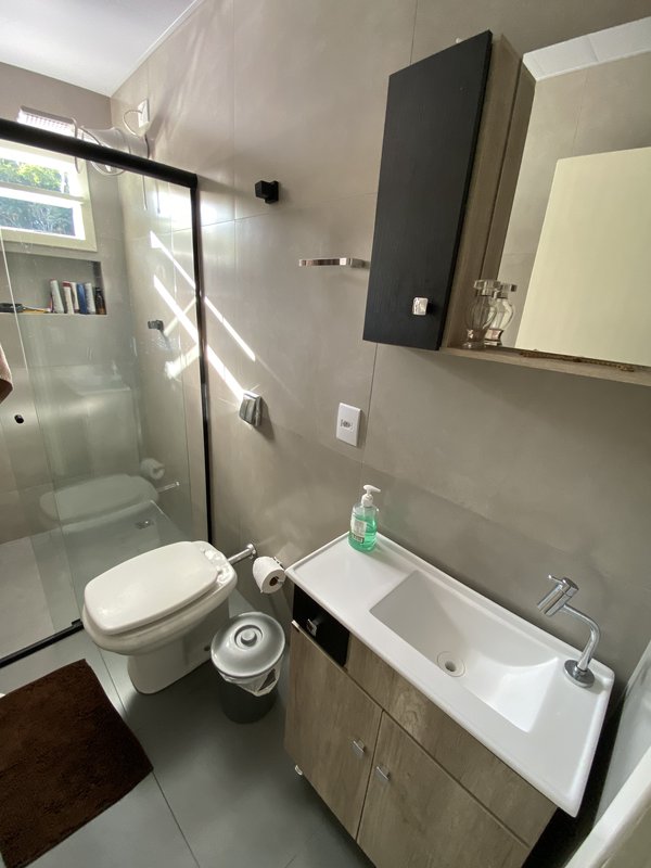 CASA COM 1 SUÍTE MAIS 2 DORMITÓRIOS COM PISCINA,  NO BAIRRO BATEAS - Brusque - 