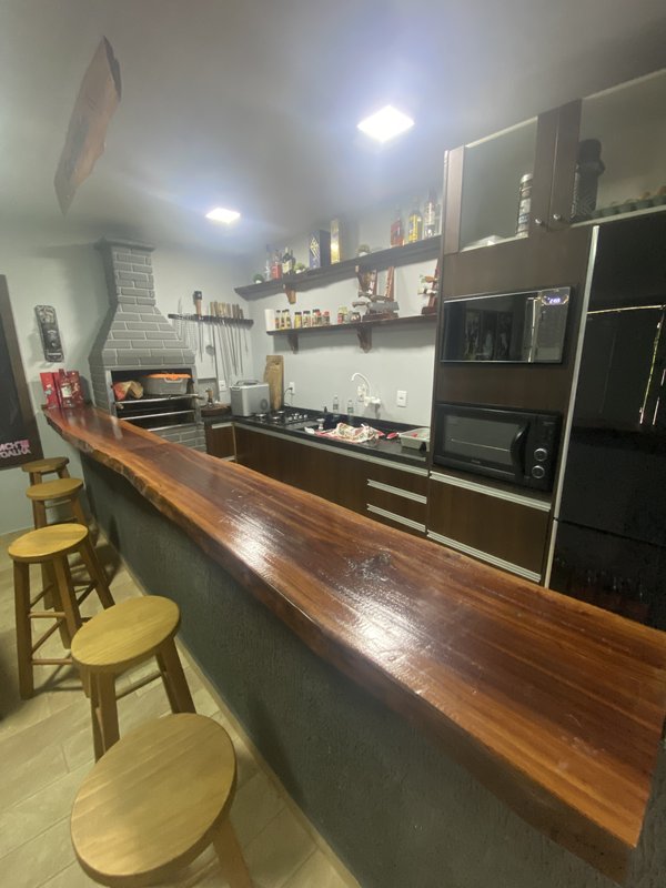 CASA COM 1 SUÍTE MAIS 2 DORMITÓRIOS COM PISCINA,  NO BAIRRO BATEAS - Brusque - 