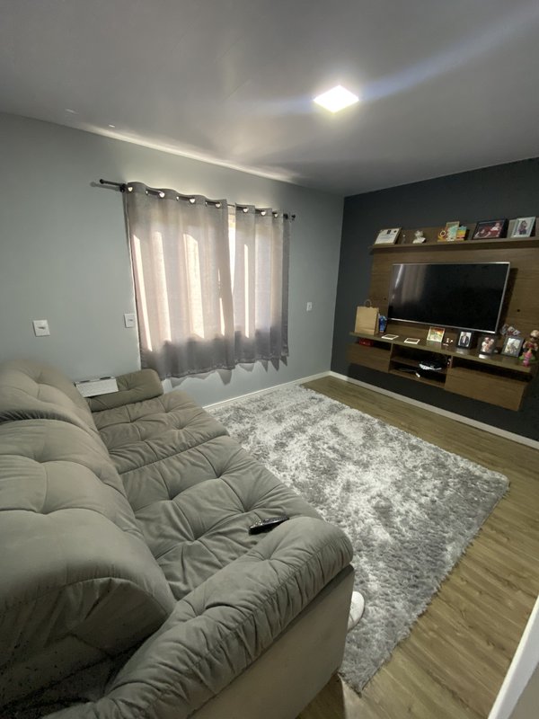 CASA COM 1 SUÍTE MAIS 2 DORMITÓRIOS COM PISCINA,  NO BAIRRO BATEAS - Brusque - 